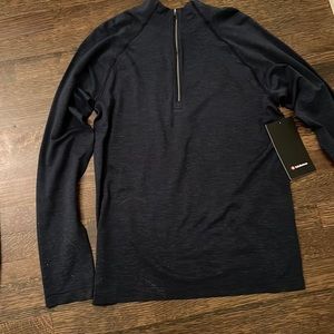 Lululemon Men’s Metal Vent Tech 1/2 Zip 2.0 Size: S color: Mineral Blue/Navy
